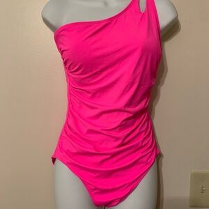 One-Shoulder Ruched Women’s One-Piece Swimsuit - Neon Pink